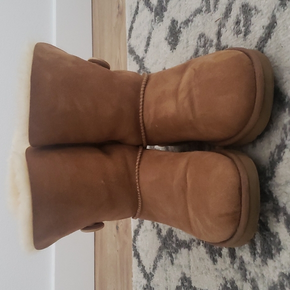 UGG Women's Bailey Button II Boot chestnut brown - Picture 4 of 8